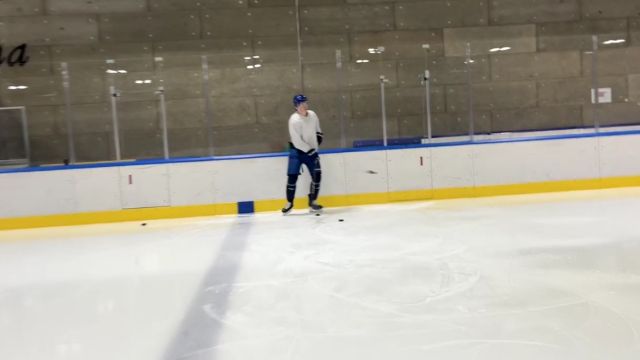 Lateral blue line movement with puck on the blueline