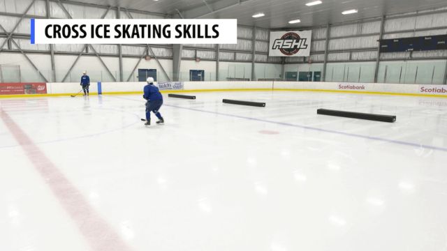 Cross Ice Skating - Backwards Stride